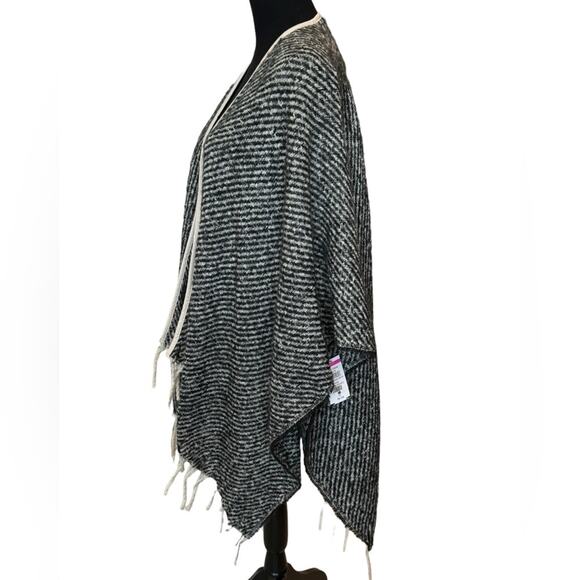 New ~ VINCE CAMUTO ~ Brushed Twill Ruana One Size ~ SHAWL FALL - Picture 4 of 7